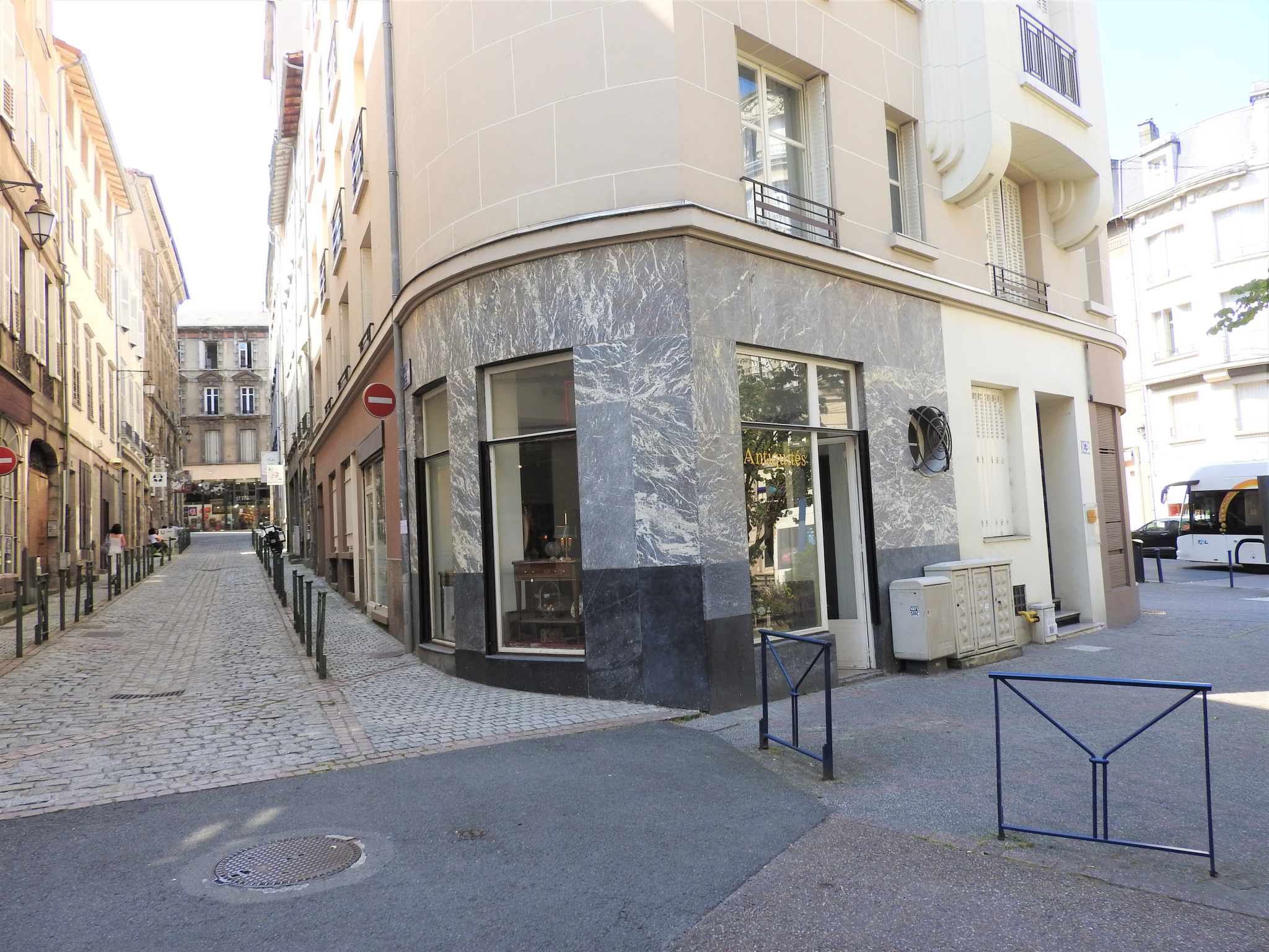 vente immobilier professionnel Local commercial de 180m2 en centre ville de Limoges vente immobilier professionnel Local commercial de 180m2 en centre ville de Limoges